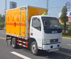 東風(fēng)多利卡D5易燃液體廂式運(yùn)輸車