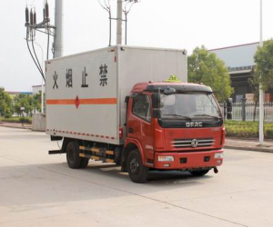 東風(fēng)多利卡易燃?xì)怏w廂式運(yùn)輸車
