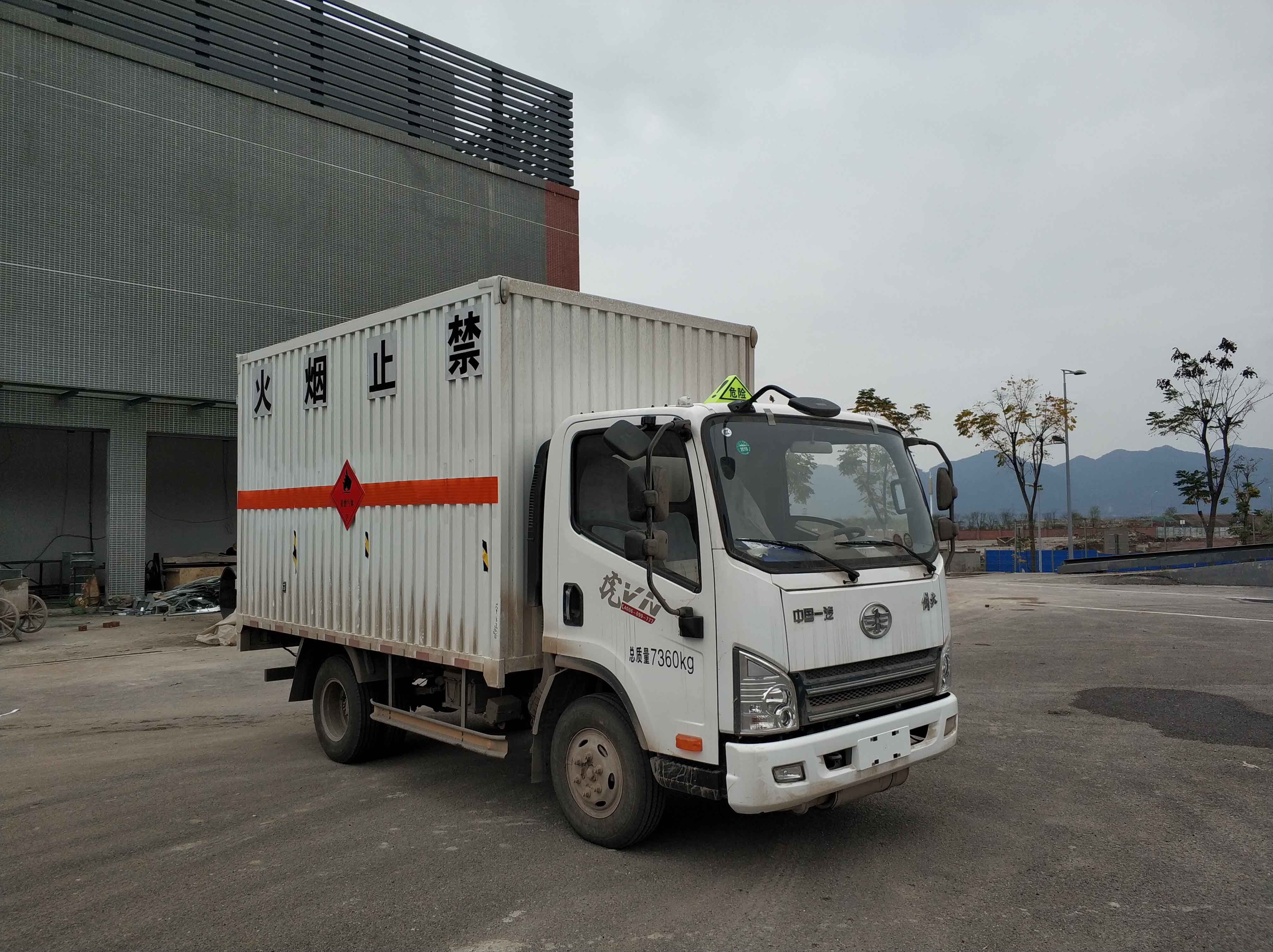 安全達(dá)標(biāo)易燃?xì)怏w廂式運(yùn)輸車解放牌CA5129