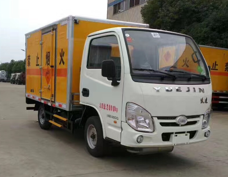 躍進(jìn)柴油版易燃?xì)怏w廂式運(yùn)輸車